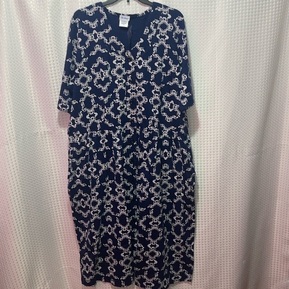 Vicki Wayne Women's 2X Soft & Comfortable Button Up Dress SS w/Pockets - Picture 2 of 7